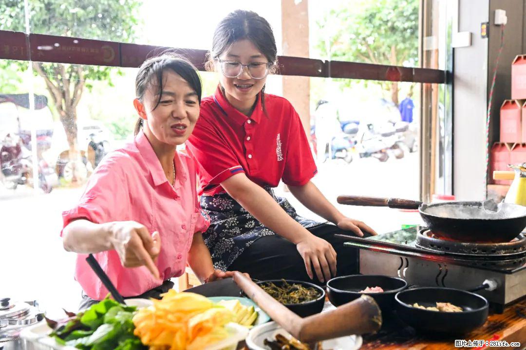 全网追的“扁担女孩”,找了一份暑假工,时薪12元 - 许昌生活资讯 - 许昌28生活网 xc.28life.com